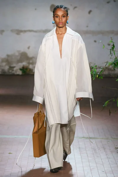 Look 24